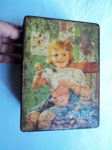 Antiga e Rara Caixa de Costura Original Lata de Biscoitos Aymoré anos 50 - Foto 6