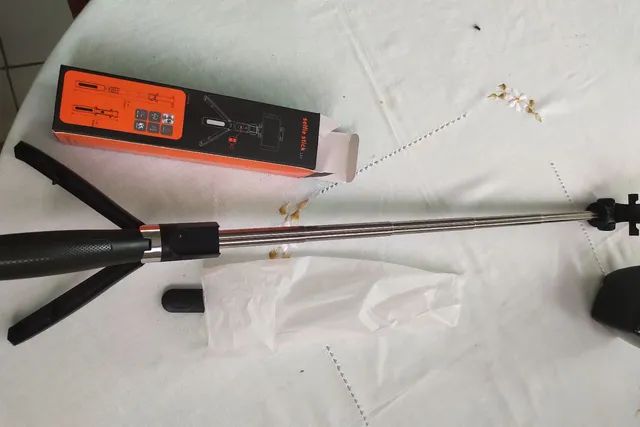 Vendo tripé novo telescópico para selfie e videochamadas - Foto 2