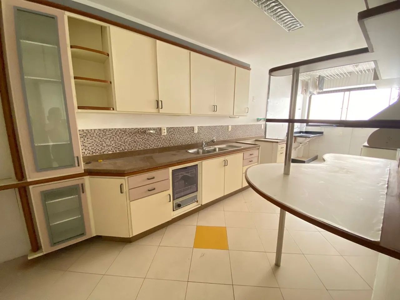 Prédio frente mar - 4 quartos amplo - 3 vagas  - Foto 8