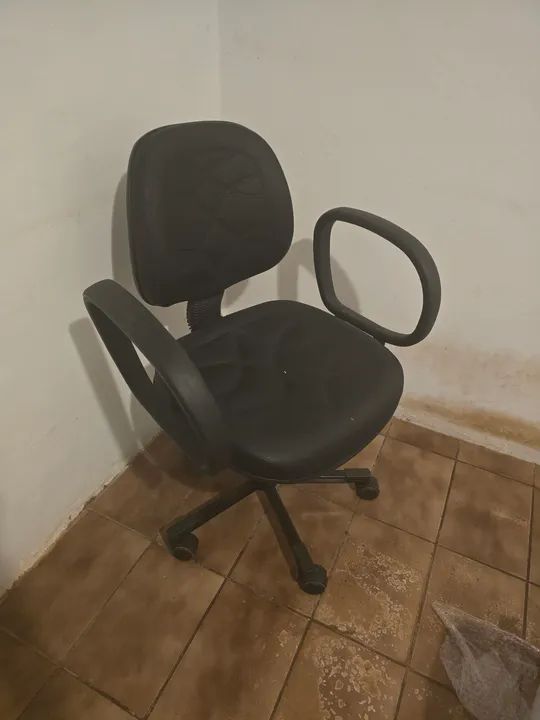 Cadeira de Escritório Giratória com Rodas