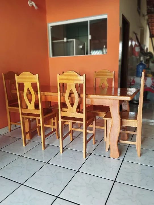 Conjunto Mesa e Cadeiras de Madeira - 6 lugares - Foto 2