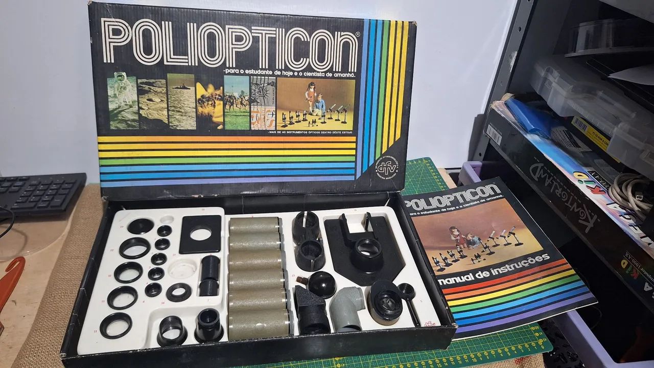 Brinquedo antigo Poliópticon na caixa 