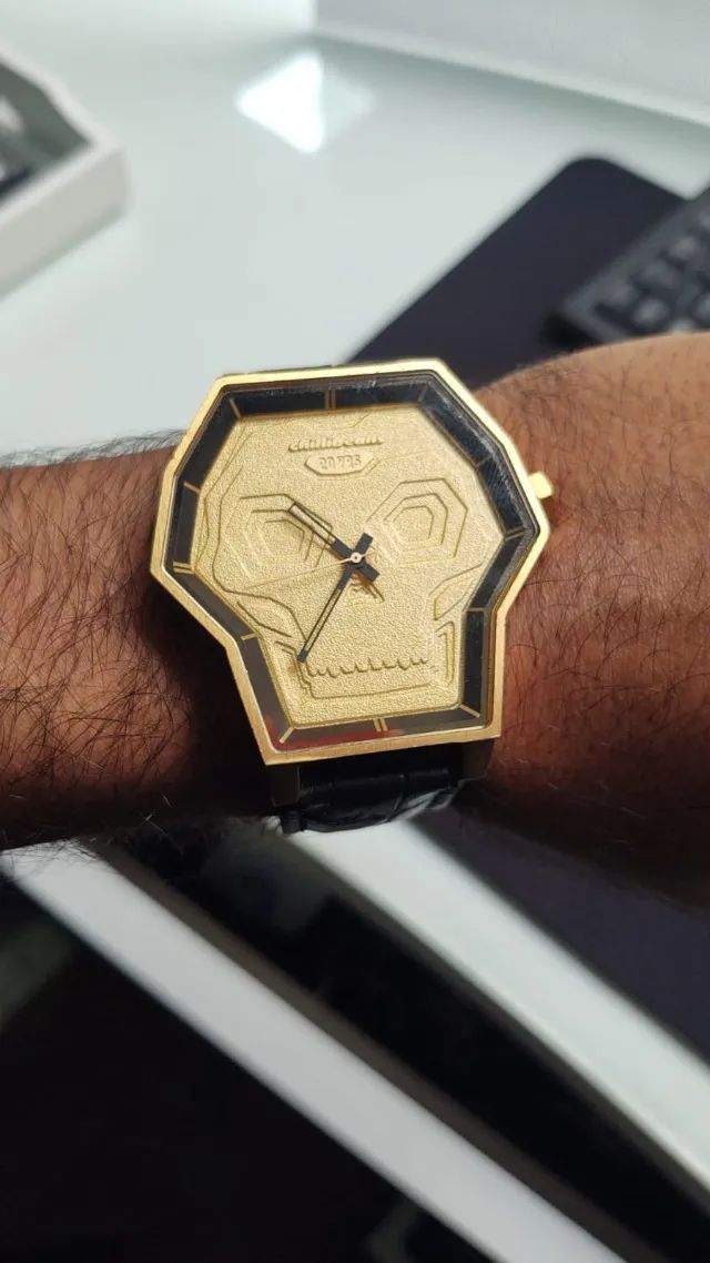 Relogio chilli beans - caveira