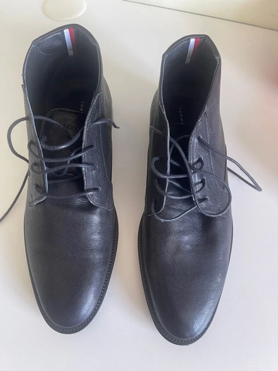 Botas Tommy Hilfiger Couro - Elegância e Conforto - Foto 2