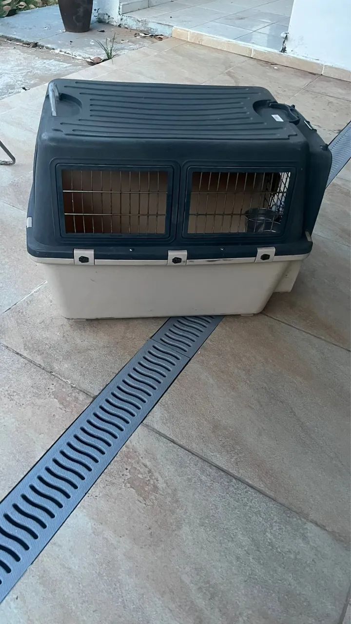 Vendo caixa de transporte Nr 5 em muito boas condições 52 cm x 75 cm x 59 cm 