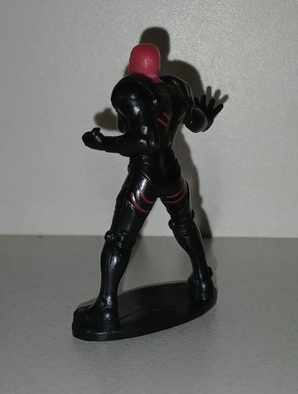 BONECO MINIATURA MARVEL ORIGINAL CAVEIRA VERMELHA - Foto 2