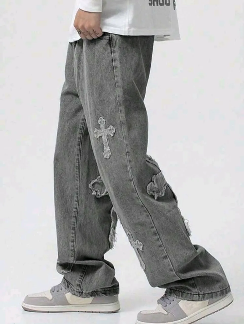 Calça Denim Casual Modelagem Reta Solta com Patch Cruzado (Unissex))