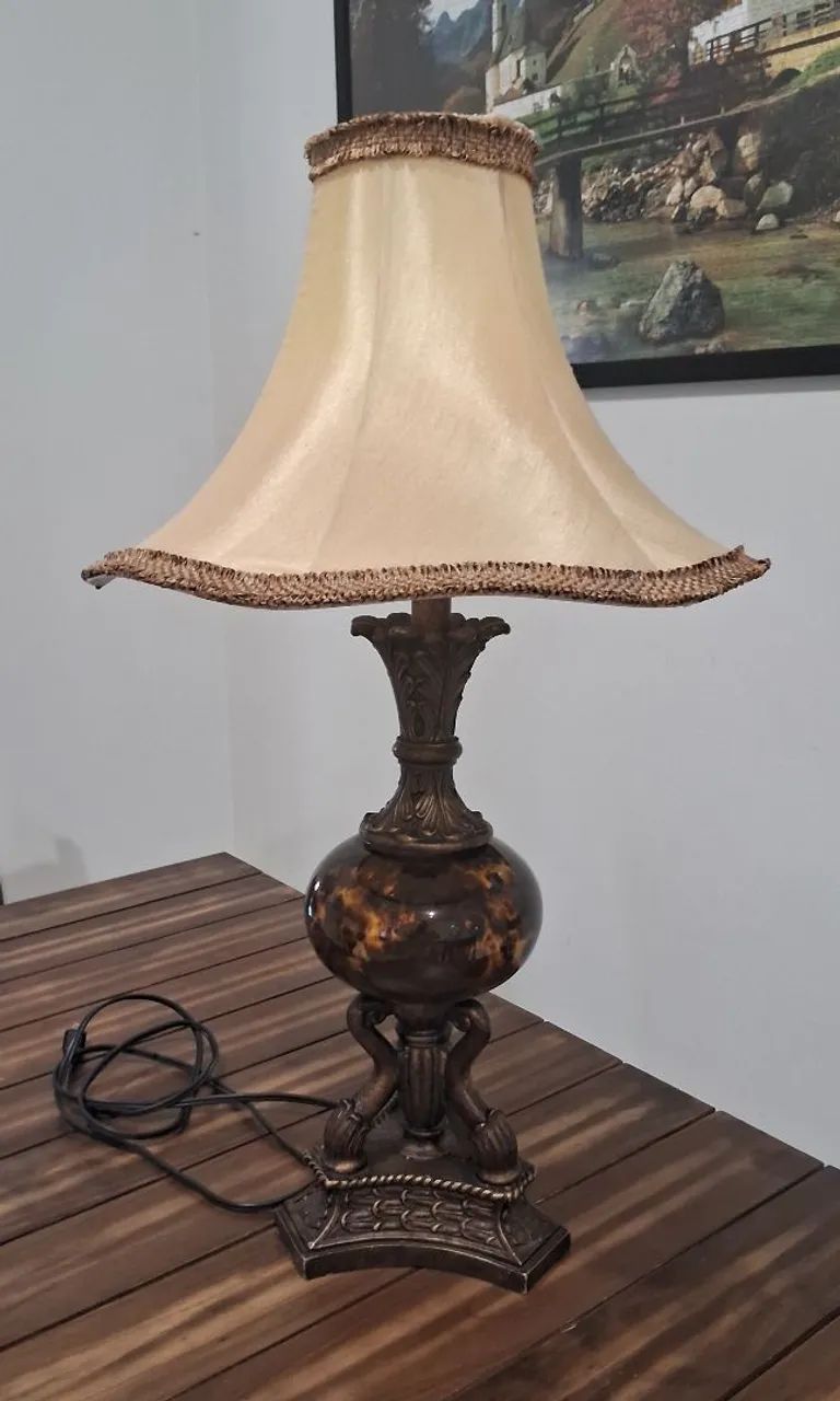 Abajur antigo funcional e decorativo - Foto 2