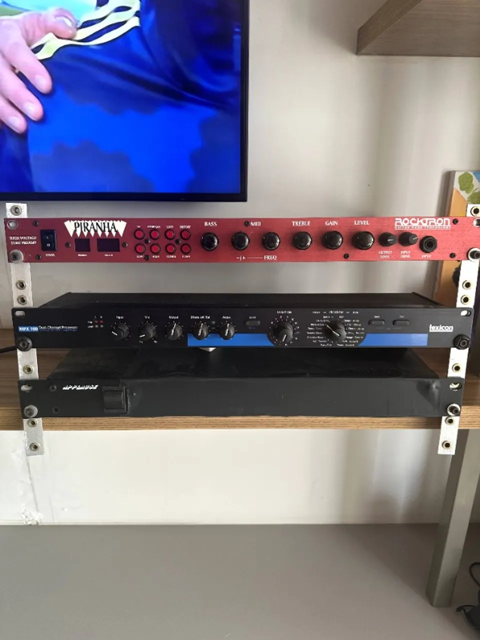 Rack para Guitarra Rocktron Piranha, Lexicon MPX100 e fonte Applause.