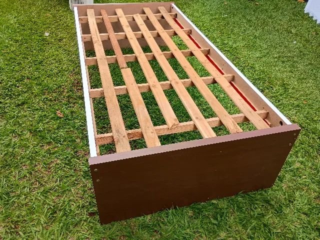 Base de cama de solteiro