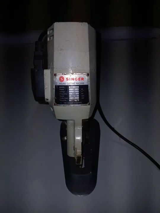 Máquina de cortar roupas 