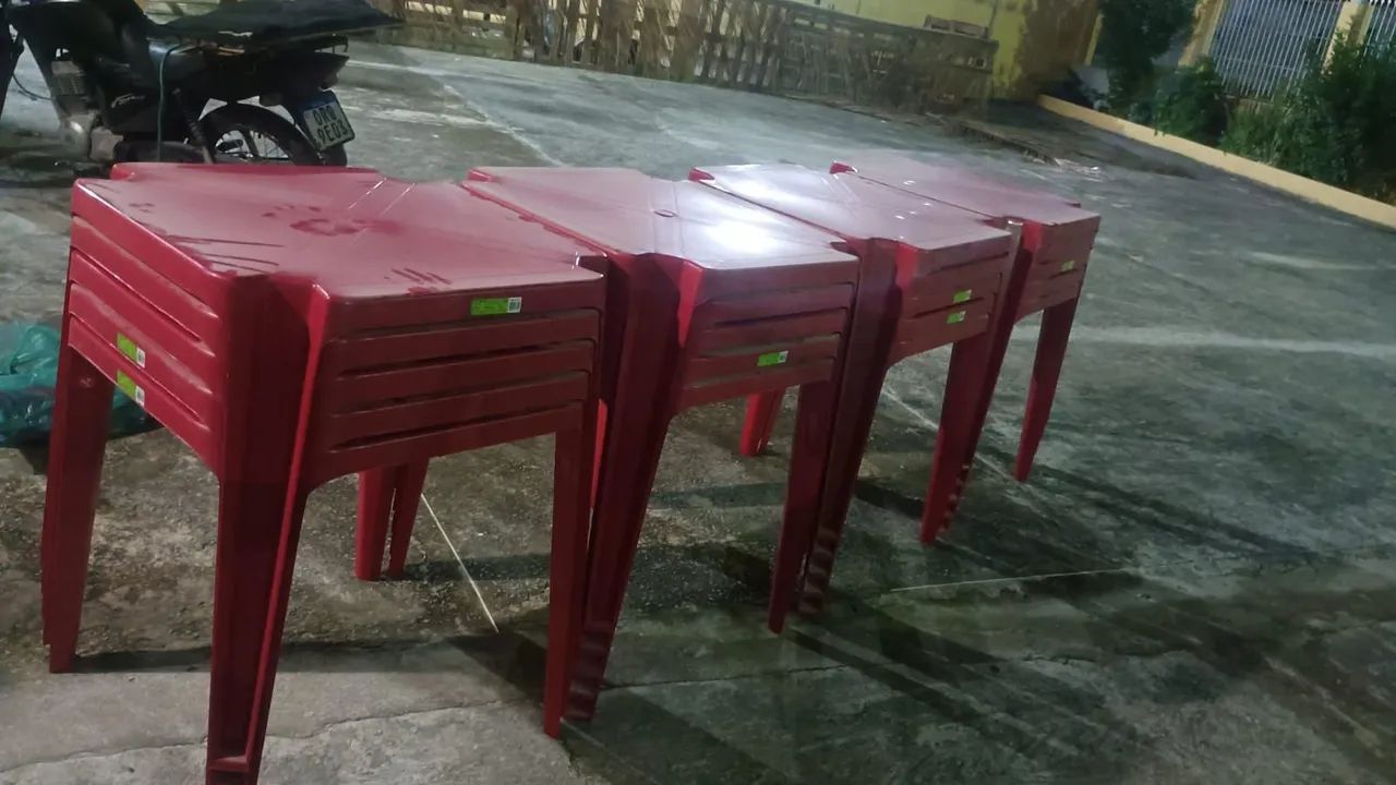 Mesas de plástico Empilháveis Vermelhas65115402419843122