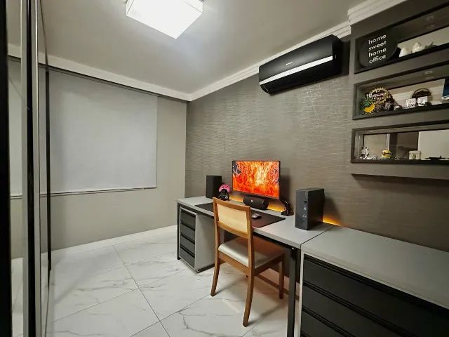Apto  com três quartos sendo um  suíte em Messejana - 62m²