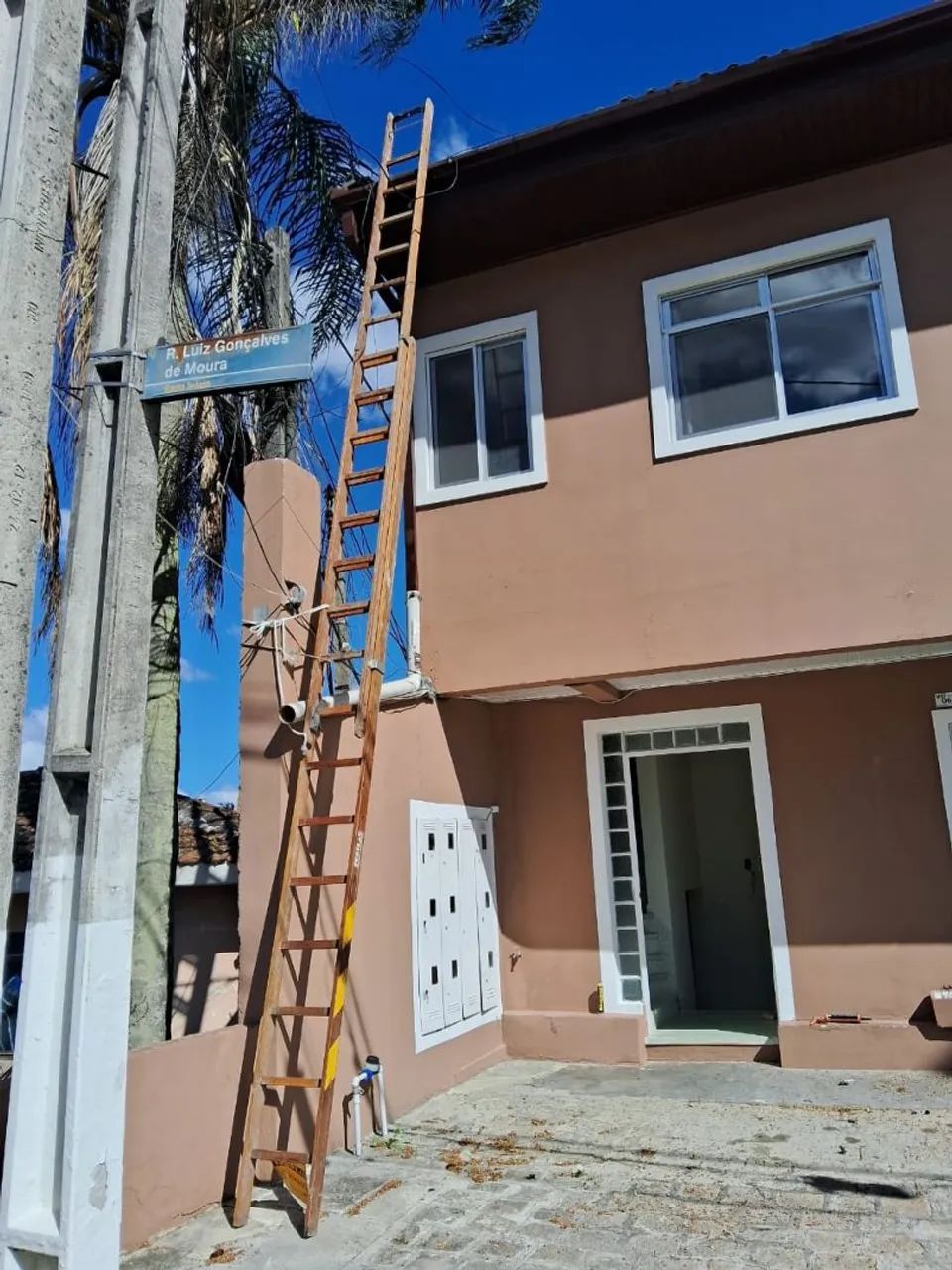 VENDO ESCADA