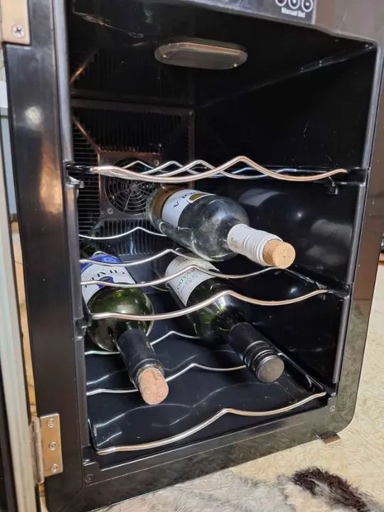 Adega Climatizada Importada Cuisinart 127v para 6 garrafas