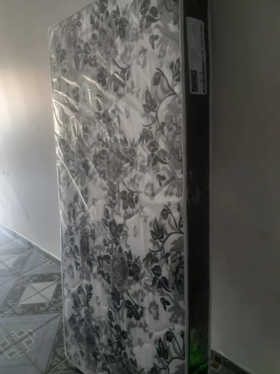Colchão omega D33 com 18 cms medindo 188x88 