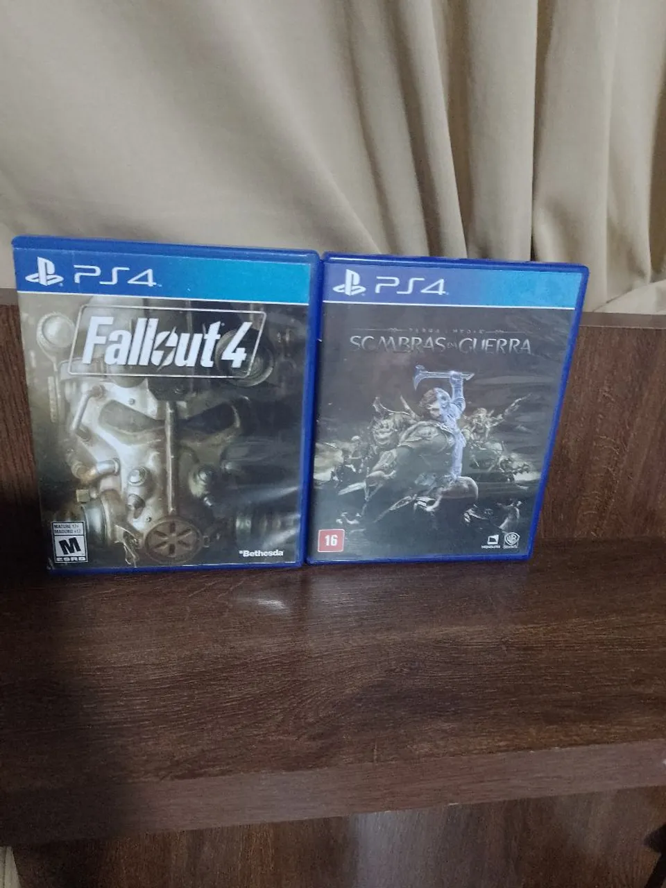 Jogo Sombras da Guerra e de brinde o jogo Fallout 4 para ps4