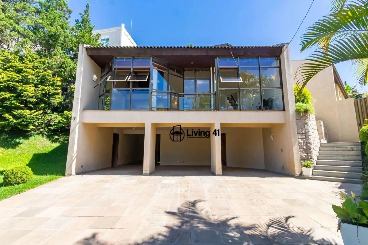 Linda Casa em cond. com Piscina - Santo Inácio.