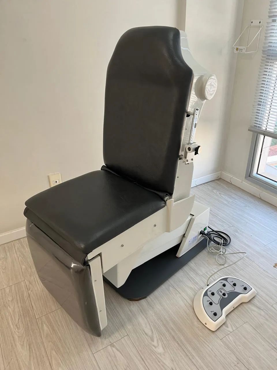 Mesa Médica Elétrica Start Medical GA1000 - 127/220V, completa e funcionando