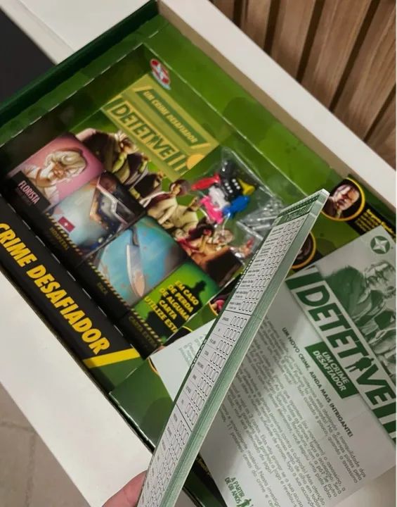 Jogo de Tabuleiro Detetive com App - Foto 3