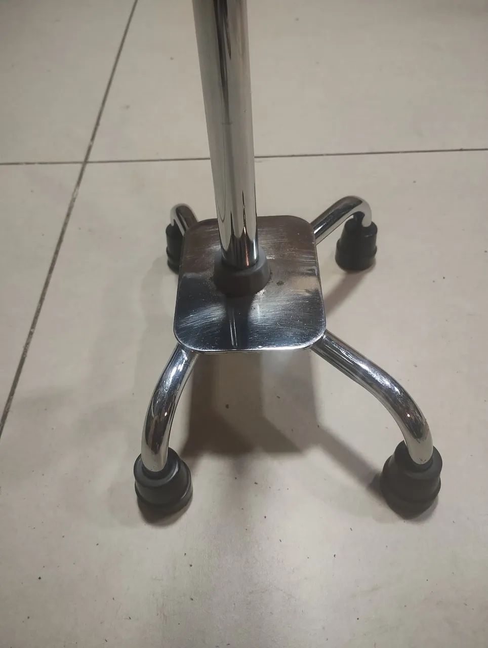 Bengala de 4 apoios de alumínio  - Foto 4