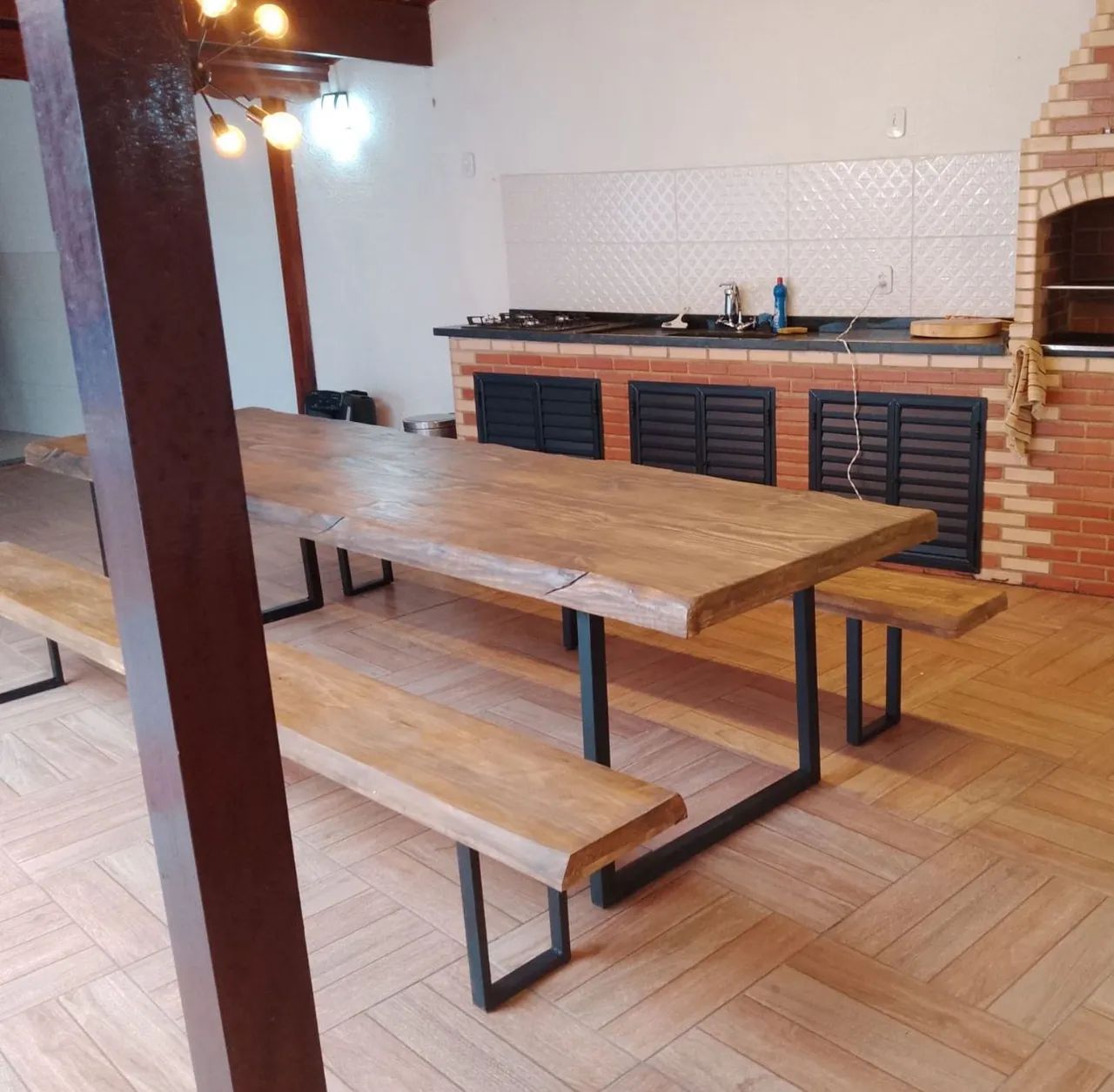 Mesa de jantar rústica com bancos65581378824579120