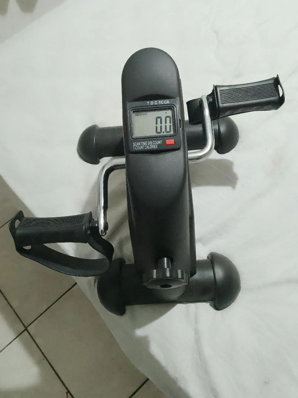 Mini bicicleta ergométrica vertical e uma máquina corta mármore  - Foto 5