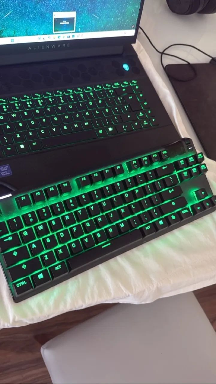 Teclado mecânico gamer SteelSeries Apex Pro TKL