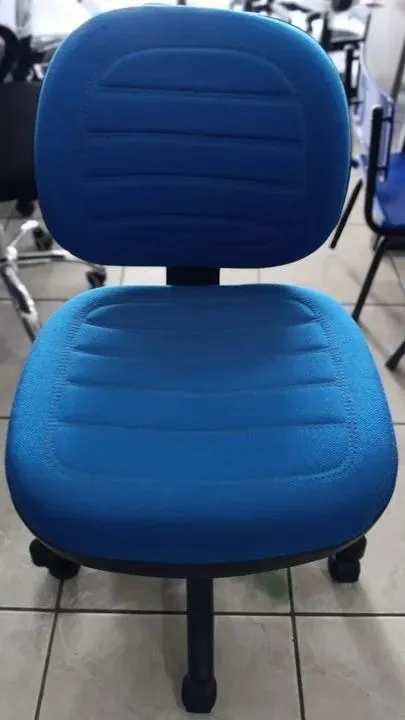 Cadeira executiva costurada