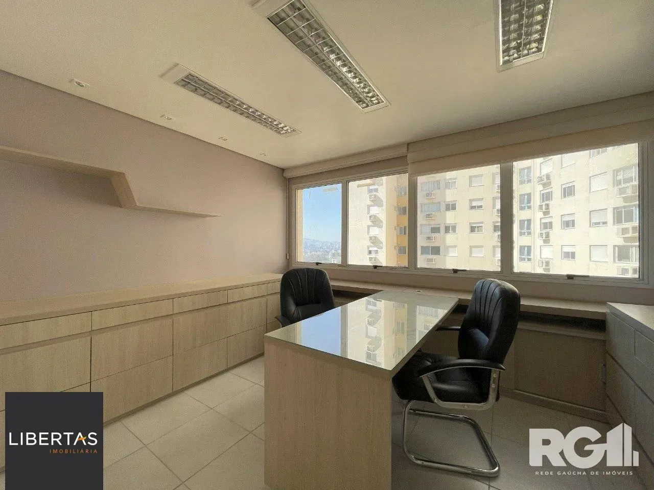 Excelente Sala Comercial com box na Bento/Partenon
