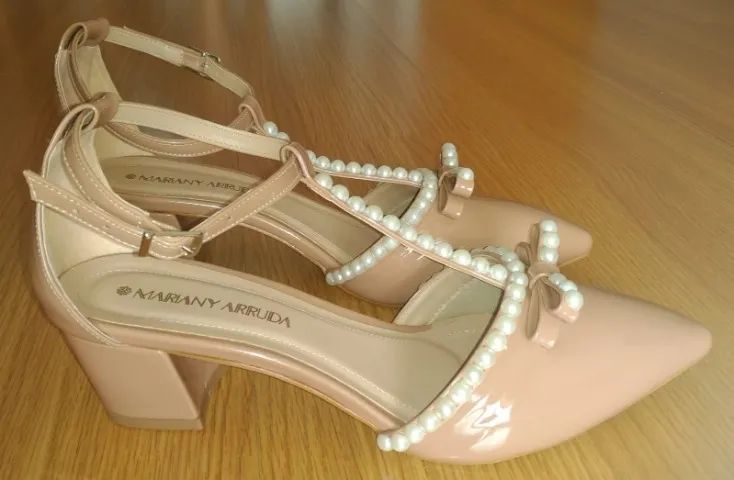 Sapato NOVO, lindo e sofisticado com Pérolas nº39 - Foto 4