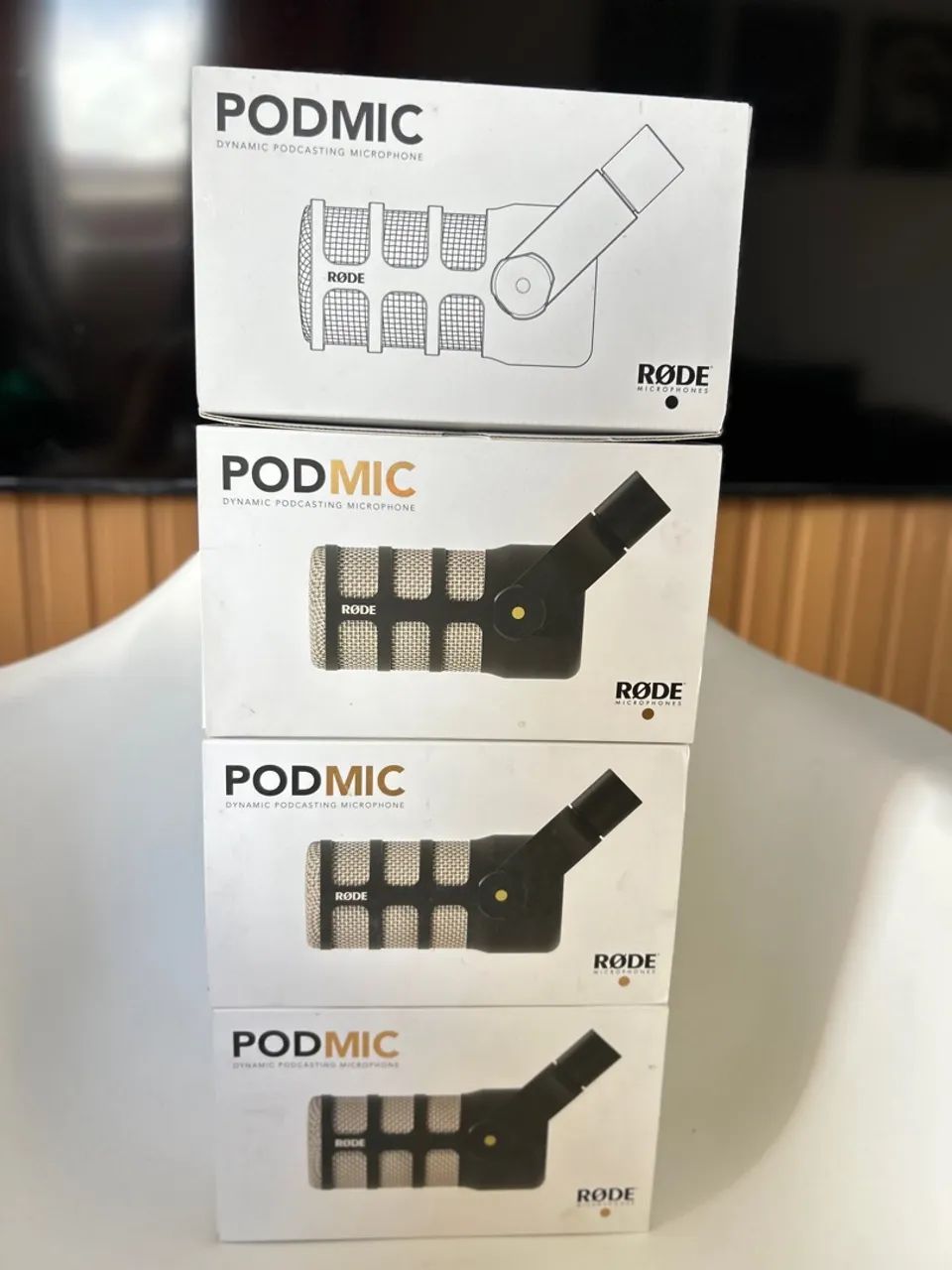 1 Microfone Rode PodMic - seminovo na caixa