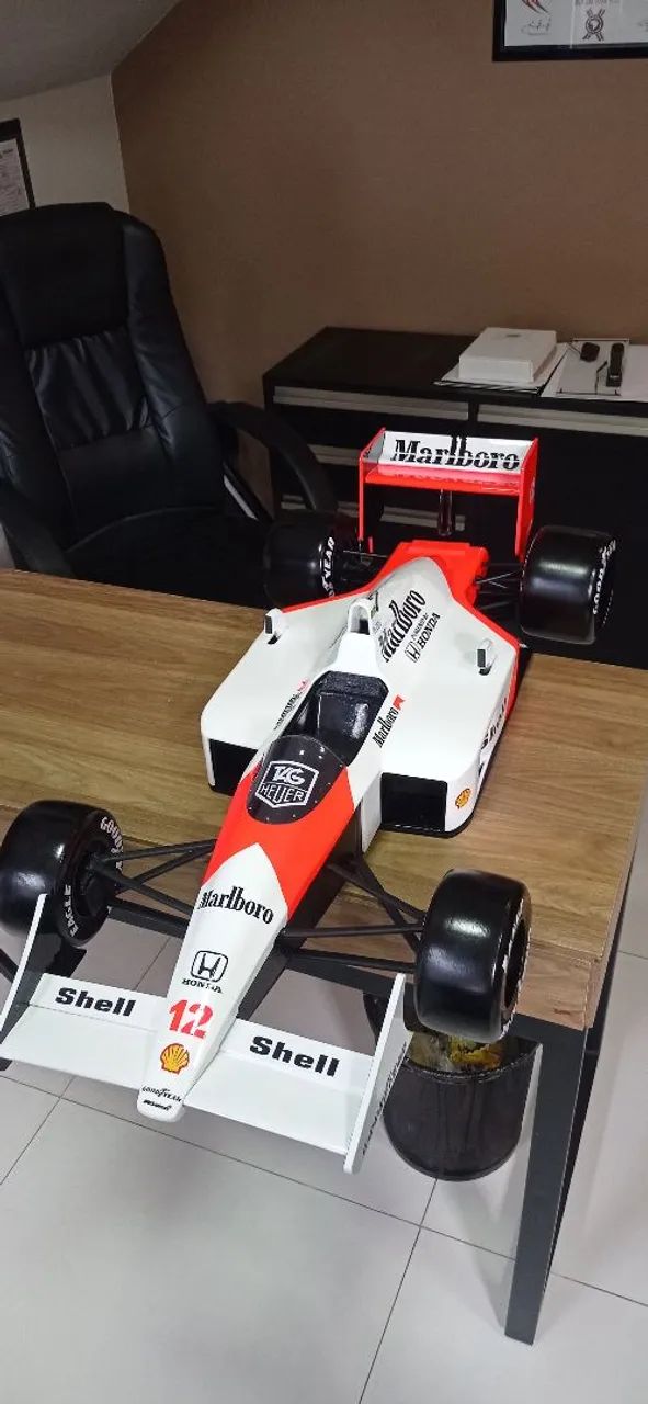Réplica McLaren mp4/4 Ayrton Senna - 1 metro de comprimento  - Foto 3