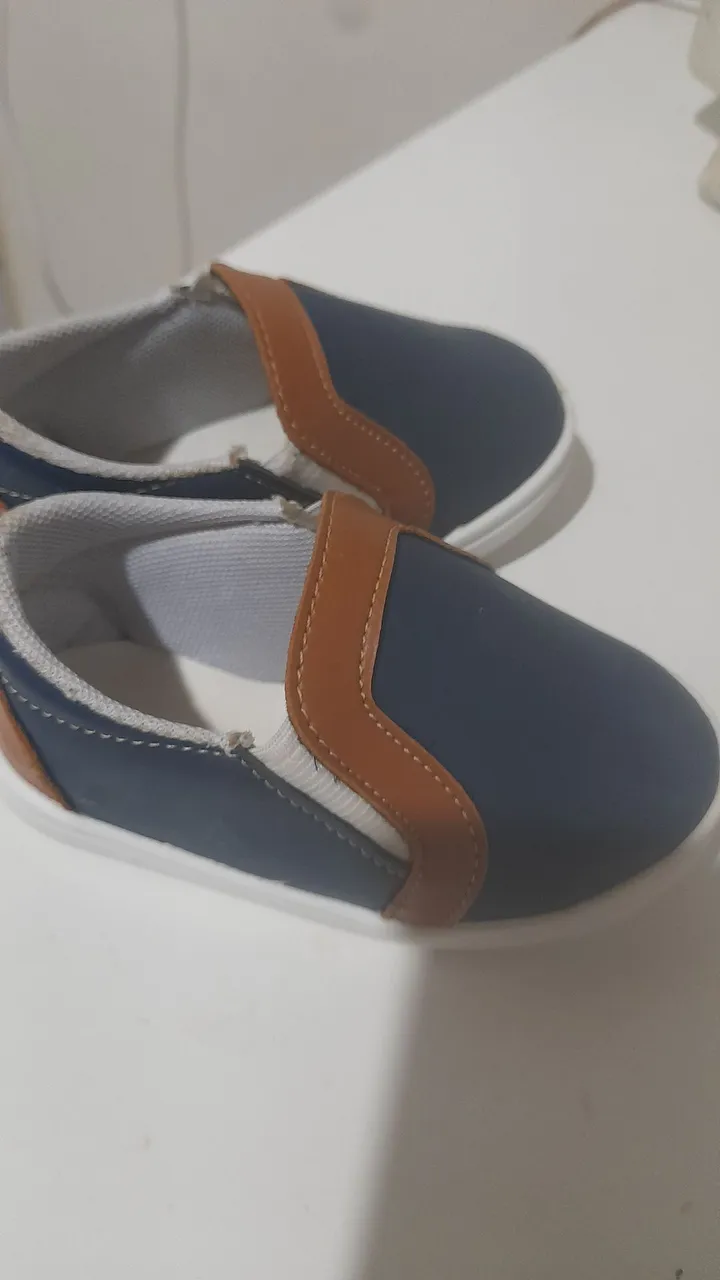 Tênis Infantil Azul com Detalhes Marrom