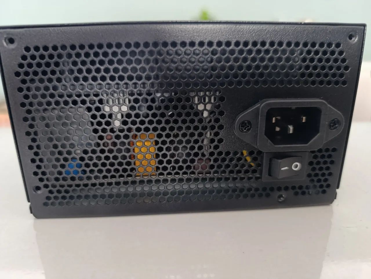 Fonte MSI 600W com selo 80 plus white - Foto 2
