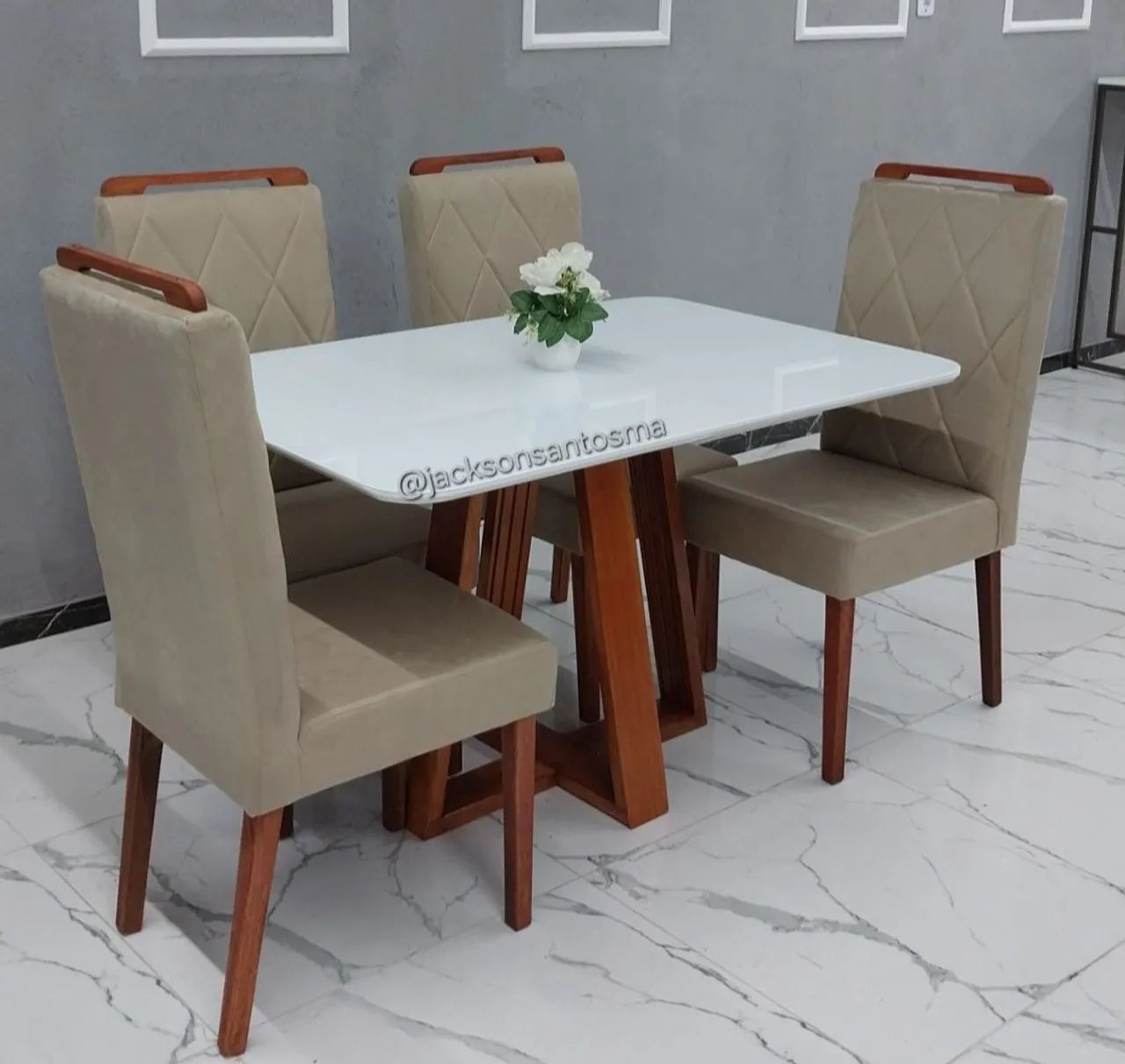 Conjunto de Mesa de Jantar Elegante com 4 Cadeiras - Foto 2