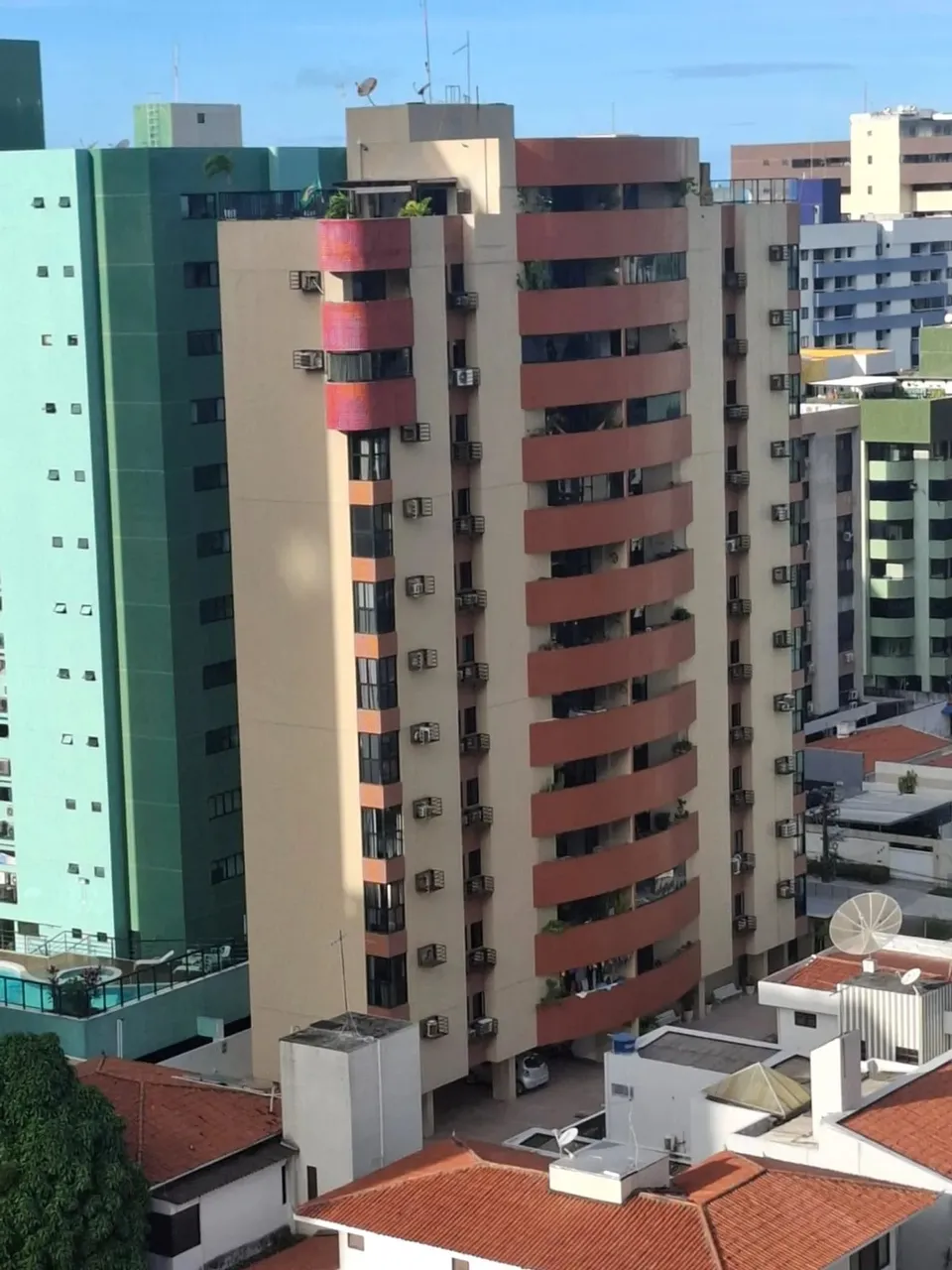 Lindo apartamento reformado para venda tem 110m com 2 quartos em Tambaú - João Pessoa - PB