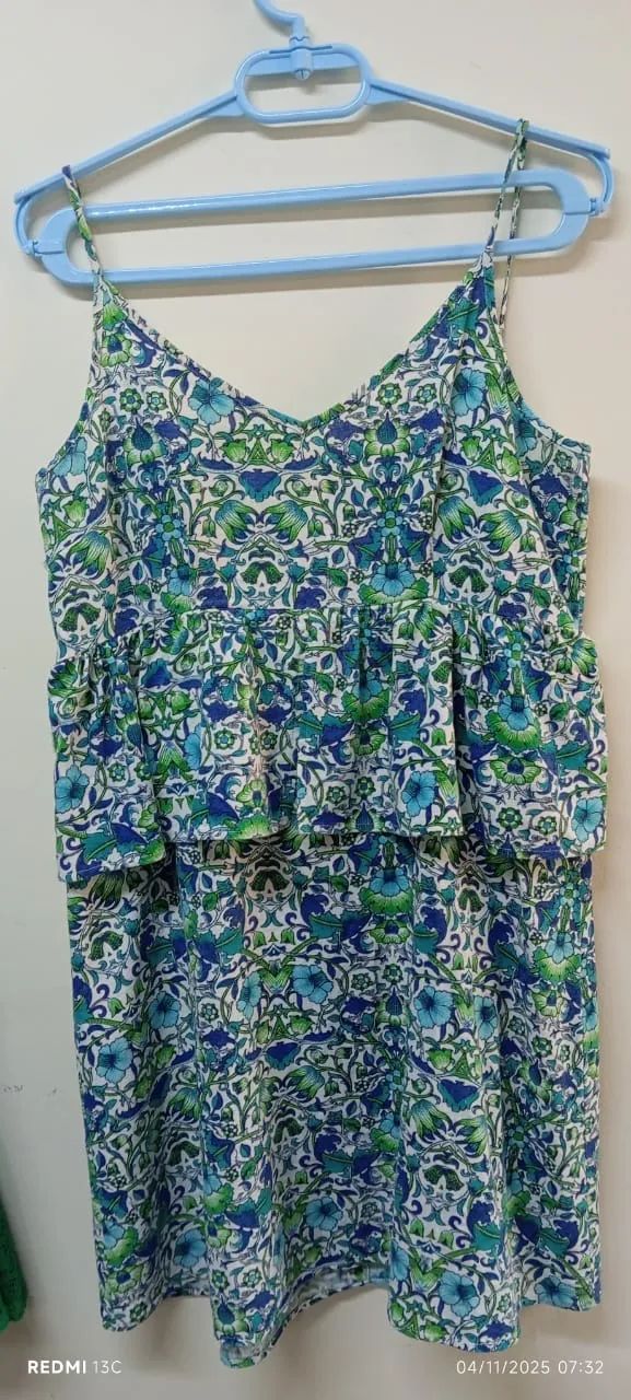 LOTE C/4 VESTIDOS P/40 USADOS  - Foto 4