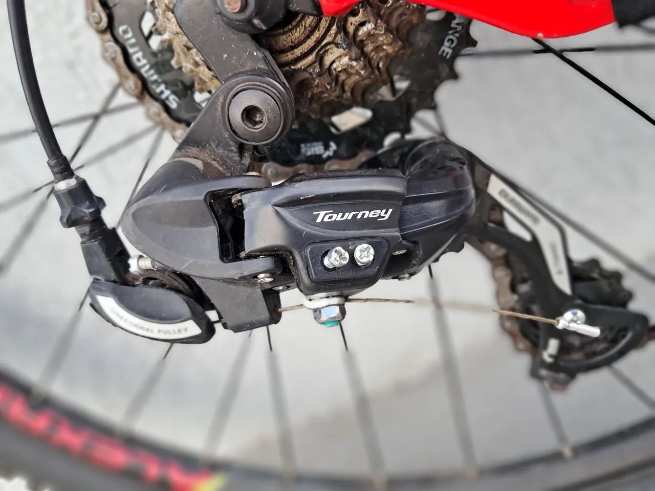 Bicicleta Oggi 29 quadro 15,5 semi nova + capacete preto fosco + Cadeado com chave - Foto 3