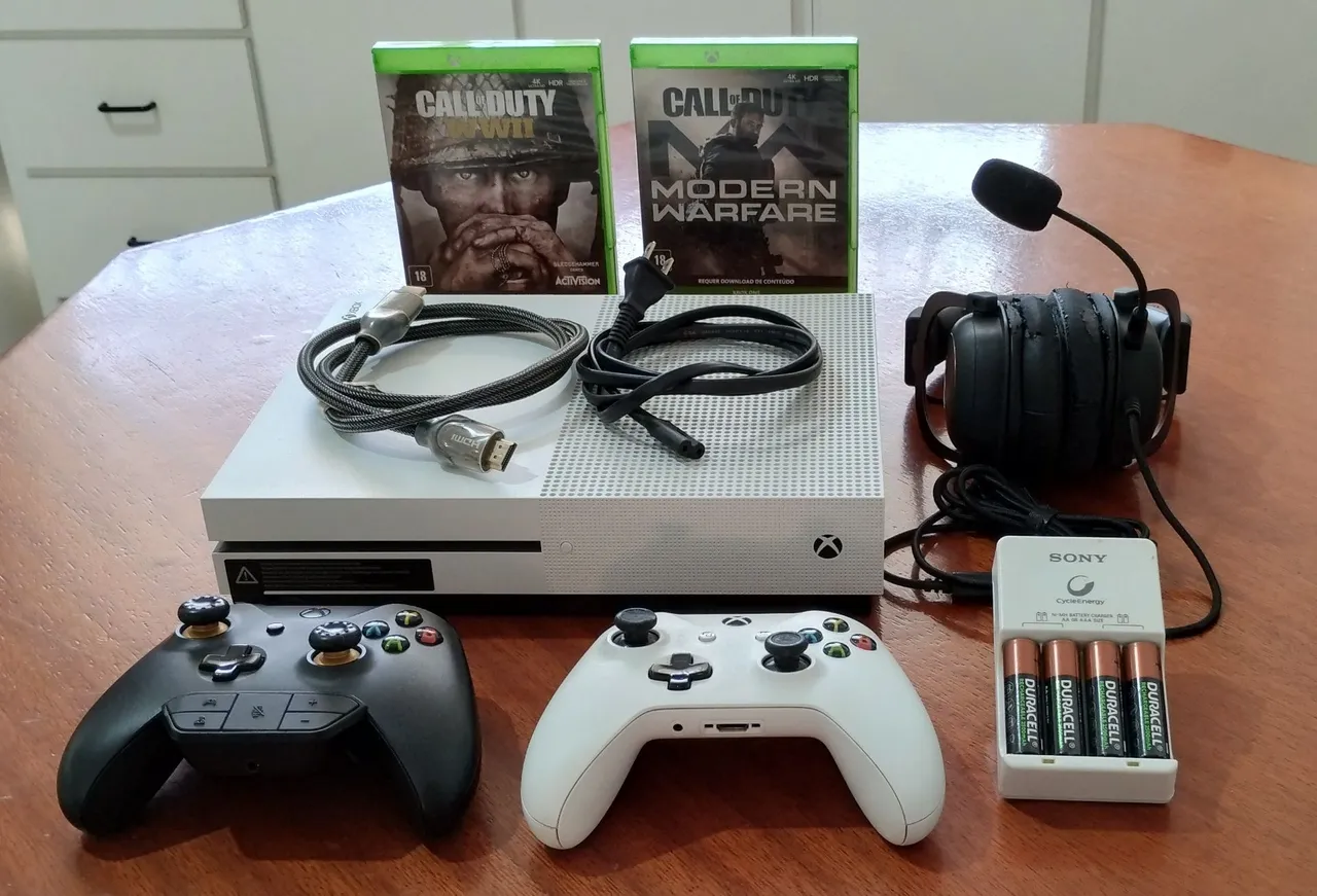 Xbox One S + Jogos + Acessórios