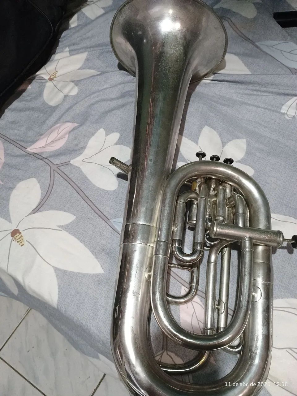 Euphonium de metal em ótimo estado!