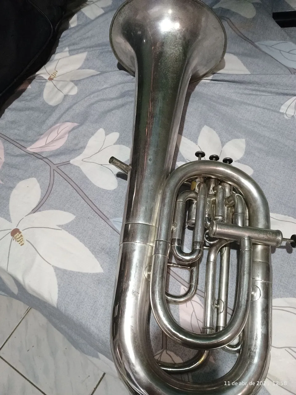 Euphonium de metal em ótimo estado!