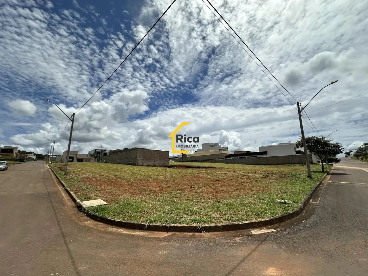 VILLA SUÍÇA - Lote De Esquina à Venda