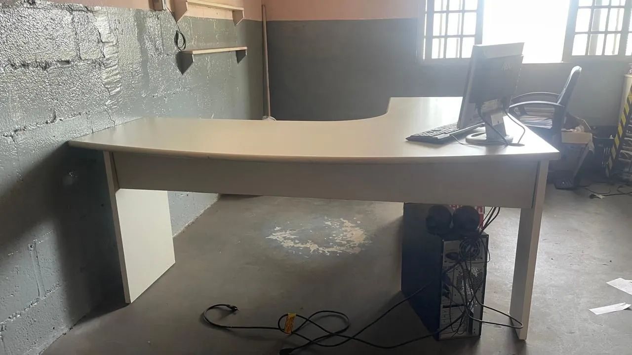 Mesa de escritório acompanha cadeira - Foto 3