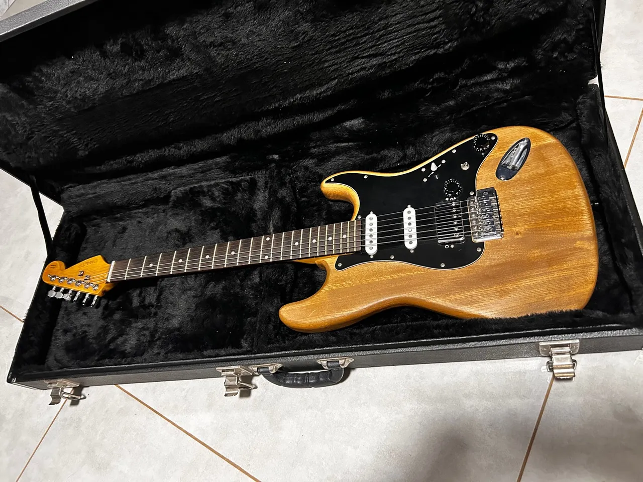 Guitarra Elétrica Stratocaster Customizada