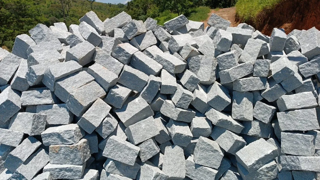 PARALELEPÍPEDO (PEDRAS) R$60,00 m2