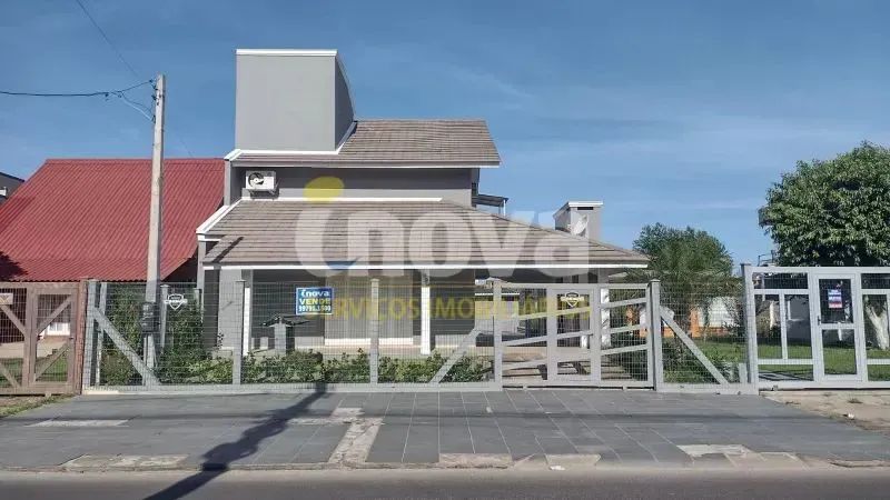 BELÍSSIMO IMÓVEL NO CENTRO DE TRAMANDAI COM 4 SUÍTES