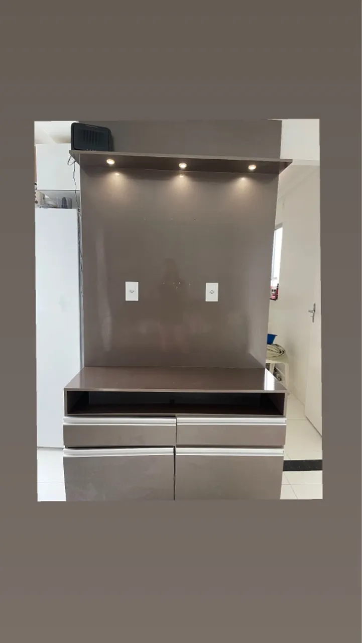 Painel para TV moderno com iluminação embutida