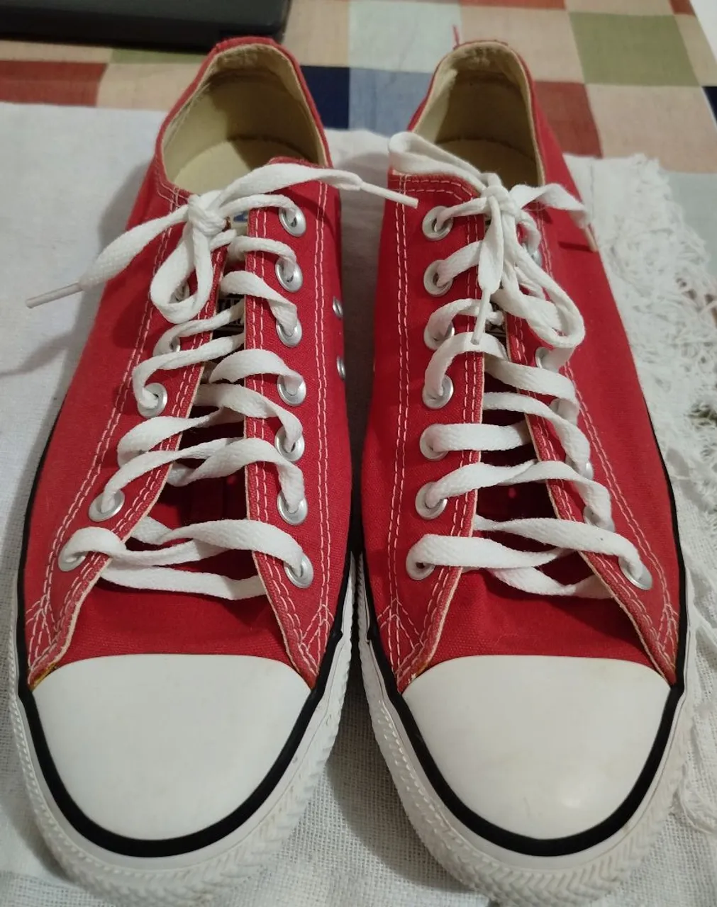 Tênis Converse All Star chuck Taylor vermelho.