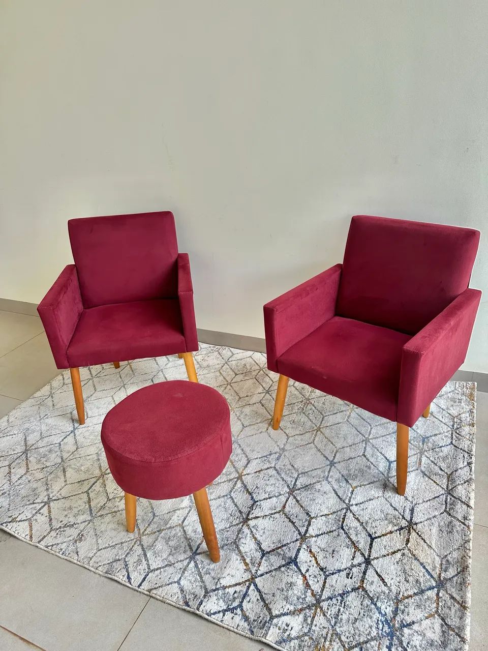 Poltronas alto padrão com Puff por 600 as duas preço top - Foto 2
